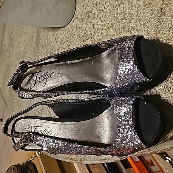 Fergie Silver/Glitter platform heel - Picture 2 of 4